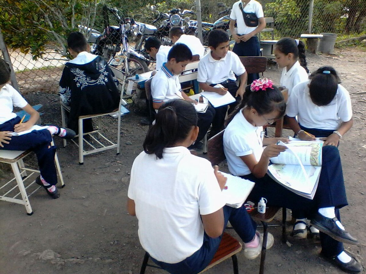CulturaAyacucho's tweet photo. .  Plan integral pintura y artesanías de Venezuela @ayacucho12 @unicultura15 @MPPEDUCACION @SilvaEleazarL https://t.co/dnK6fRJwiv