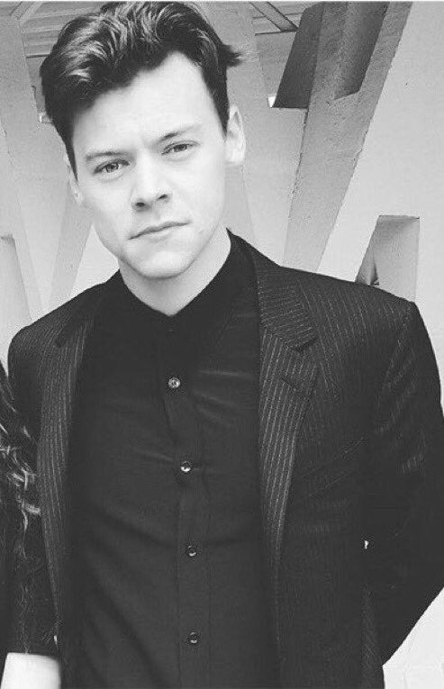 taylortrudon's tweet photo. 911? hi, it's an emergency. i'm having trouble breathing pls send help https://t.co/6BwJhvntKq