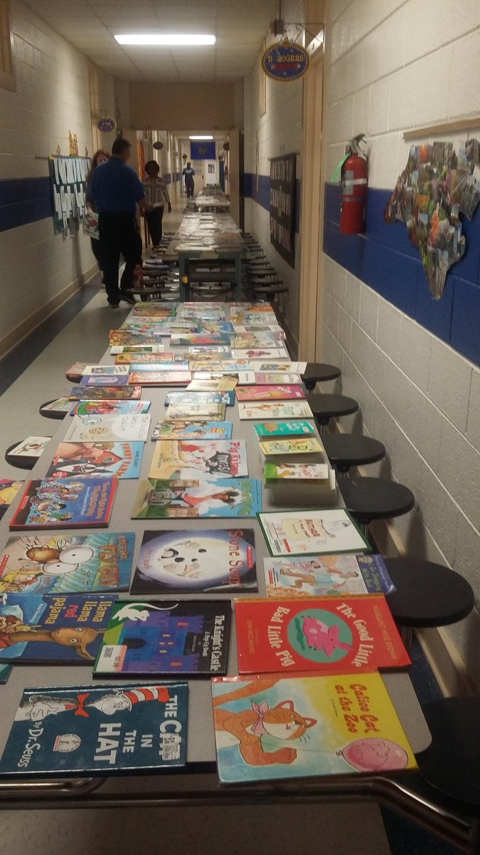 PlainViewPri's tweet photo. The halls are lined with over 1100 books for student selection from our Give Five Read Five Campaign.@PlainViewPri https://t.co/hQBNCb5JHq