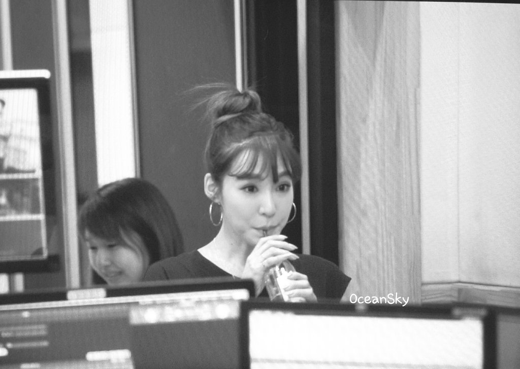 [PIC][17-05-2016]Tiffany xuất hiện tại “KBS Cool FM SUKIRA” vào tối nay - Page 2 Ciq55eOUYAEVo_u