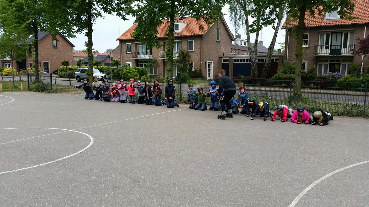 bsStJozef's tweet photo. Wij zijn klaar voor de skateclinic. van #Skate-a-way!!! https://t.co/P5x3i1h0mB