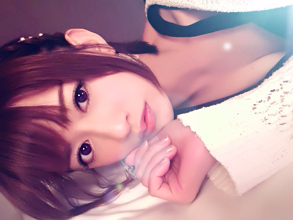 airi_kijima's tweet photo. パケが珍しく過激..Σ( ╹⚰╹ ) 笑

すっかりショートカットだけど
今ぐらいの方が好きって言って
下さる方が多いから嬉しい♡♡

日付が変わって、今日はとある
ゲームの撮影で早起きなので…
そろそろ寝ますっ！おやすみ💤 https://t.co/La5j1KFSqS