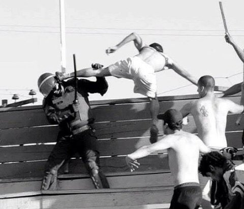 Футболка directed by robert b weide. Фанат спартака с фаером. Здравый движ. Цитаты из песен макса коржа. Макс корж обложка.