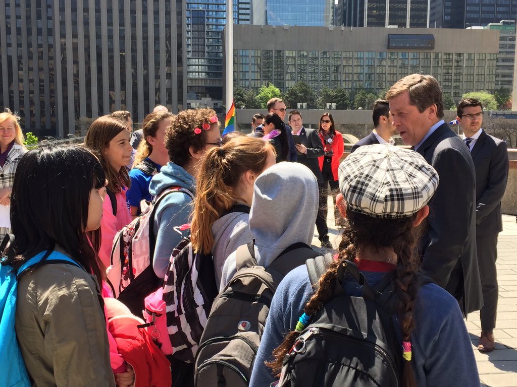 TDotGayCop's tweet image. @JohnTory talking to Earl Beatty Sr Public school students at #IDAHOT2016 flag raising at City Hall