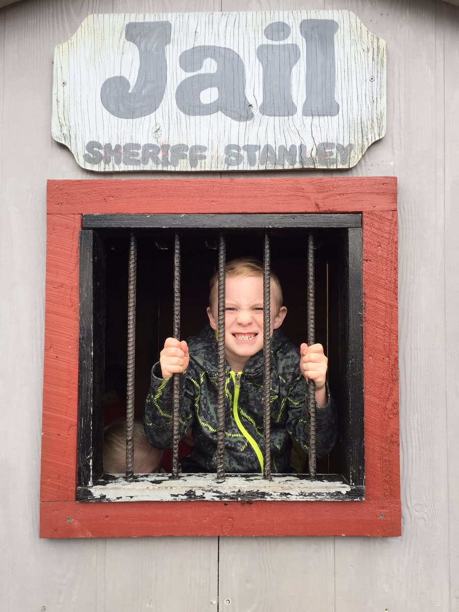FrewsCrews's tweet photo. Best field trip ever! #Soergel's is the best @SoergelsGarden #Avonworthprimarycenter https://t.co/fe5KMMbmSO