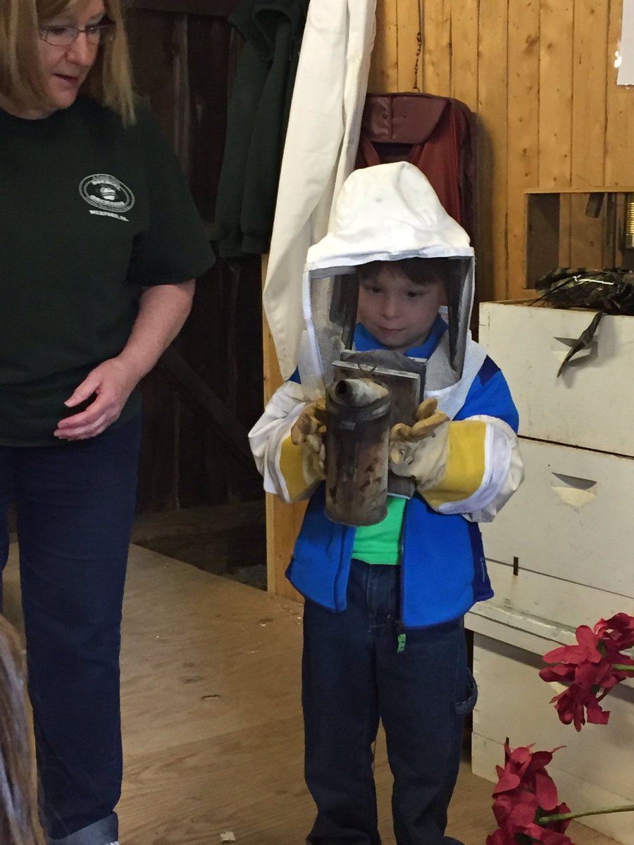FrewsCrews's tweet photo. Best field trip ever! #Soergel's is the best @SoergelsGarden #Avonworthprimarycenter https://t.co/fe5KMMbmSO