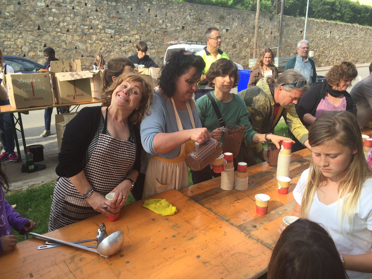 llagosteraldia's tweet photo. Ara xocolatada per tothom al parc de la torre per acomidar la #FMLlagostera2016 https://t.co/M6BQ0pxyKw