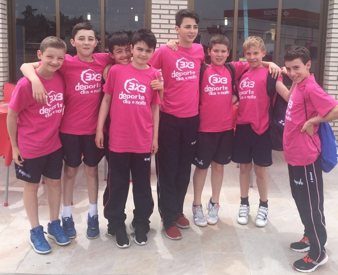 El equipo infantil masculino H.Vet Aceña Emevé, de camino al Cto de España.. Buen viaje!