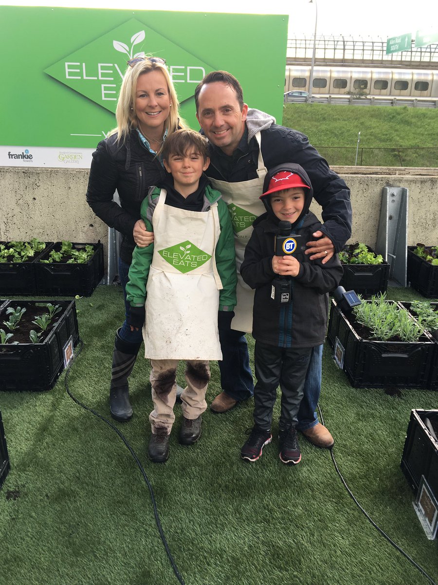 FrankFerragine's tweet photo. Family fun #elevatedeatsyorkdale @YorkdaleStyle @LaurieFerragine https://t.co/SXLCBcoCOp