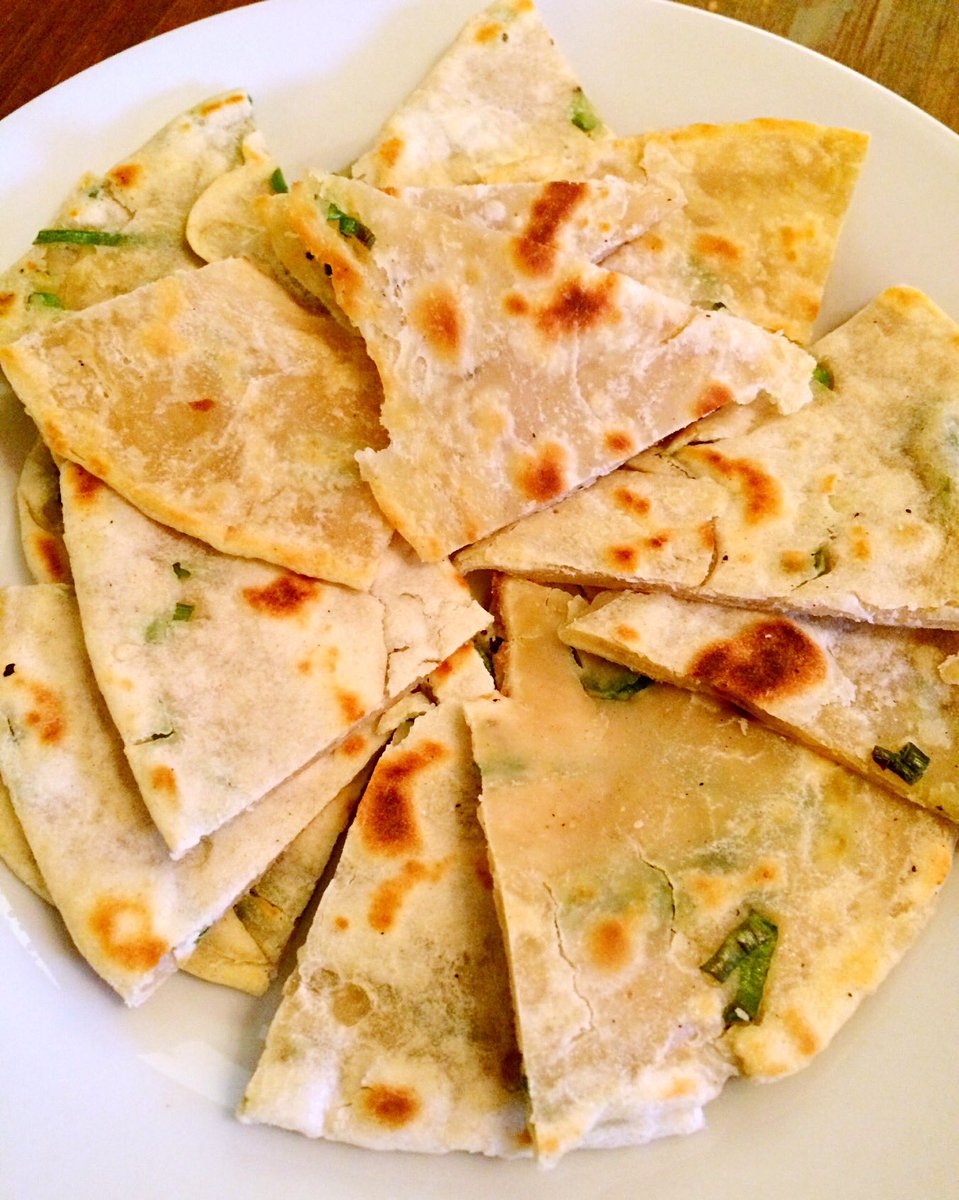 rubychen1122's tweet image. Home made Taiwanese spring onion pancake.