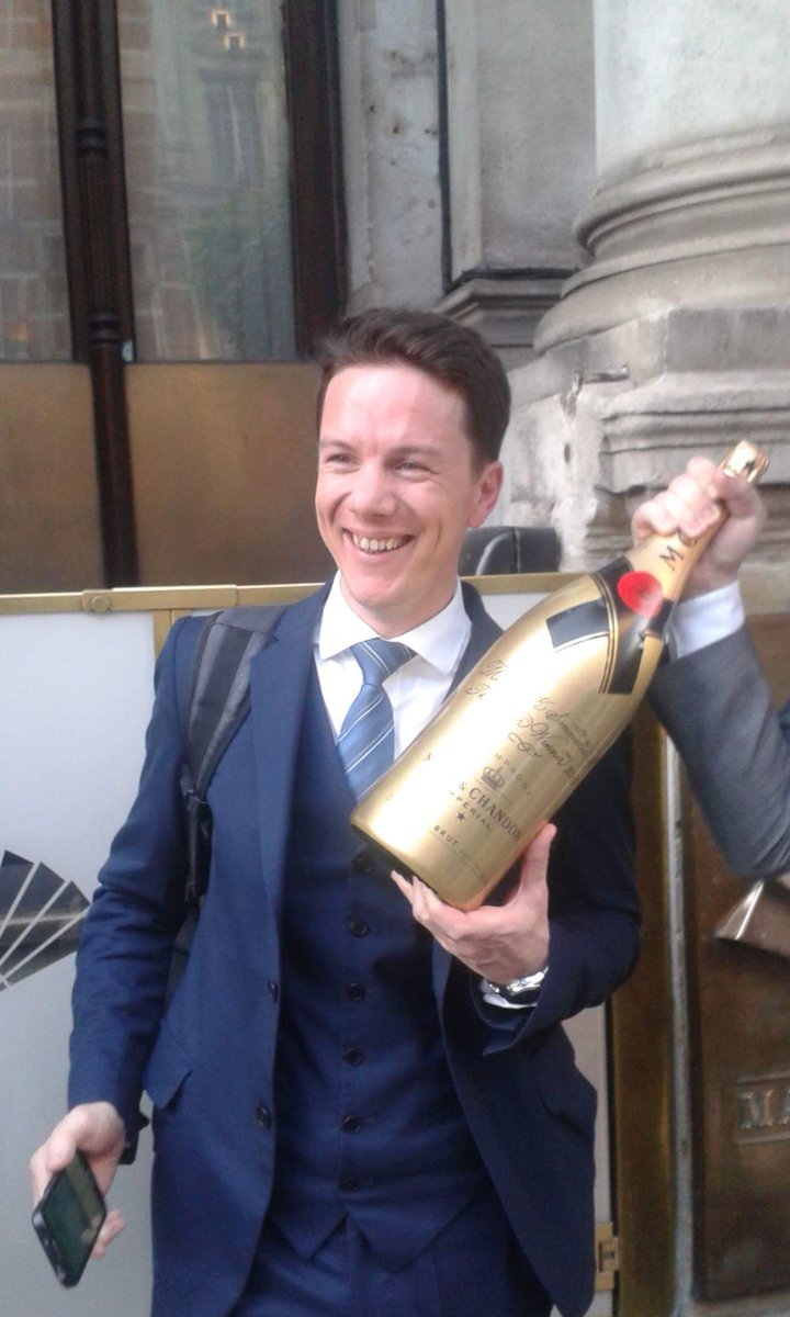 My gran amigo <a href="/TerryKandylis/">Terry Kandylis</a> is the UK Sommelier of the year 2016!!!! Very  proud of you!