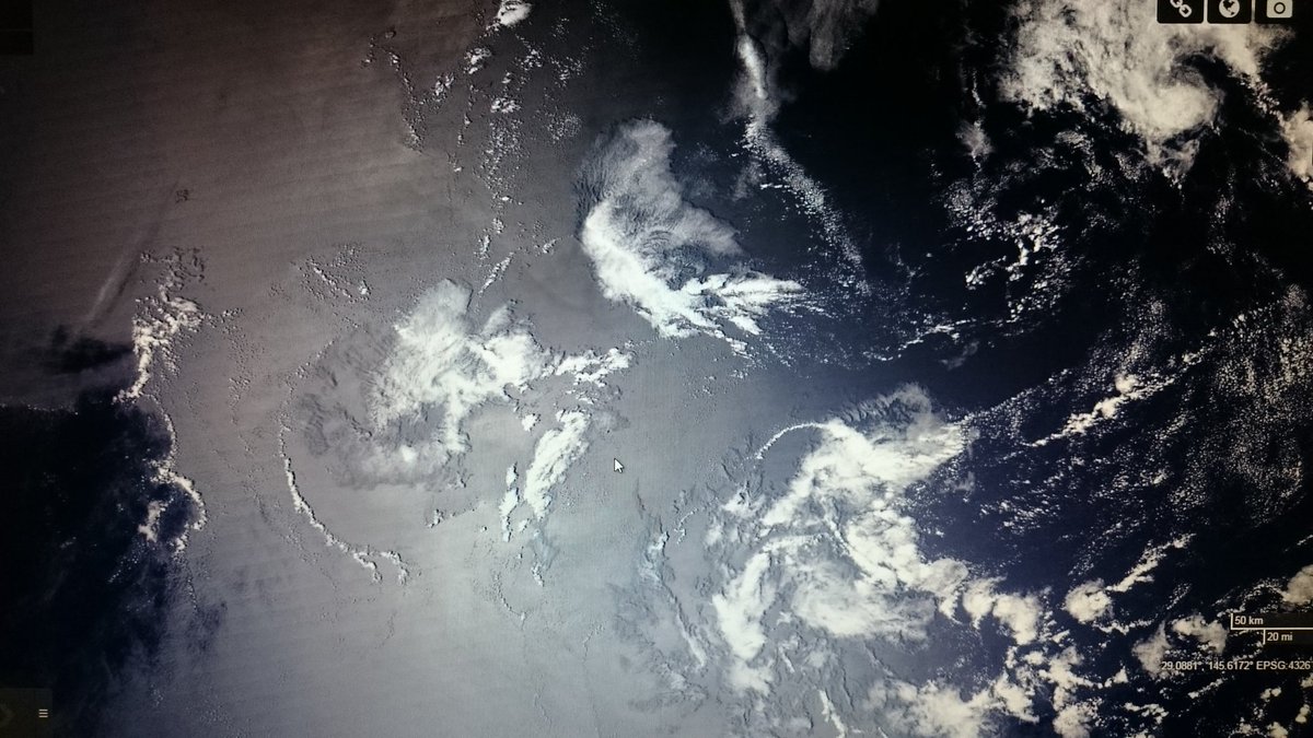 ALPHAtoZETAjpn's tweet photo. #イマソラ #人工衛星写真 #NASA_WORLDVIEW 
日本の太平洋沖に、何❔…大小いくつかのリング状の #雲 の一部、あるいは完全なリング状の雲がありますね🌀 https://t.co/EqpAGsRWGd