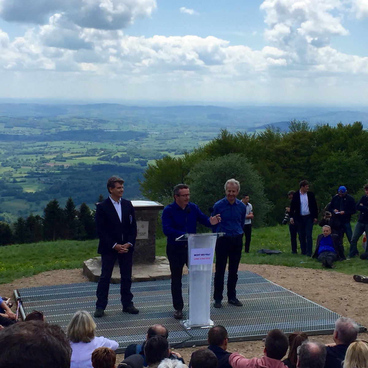 montbeuvray2016's tweet photo. Retrouvez l'intégralité du discours prononcé par @christianpaul58 hier au Mont #Beuvray https://t.co/hYow3UcPus https://t.co/PVOGuVaK4U