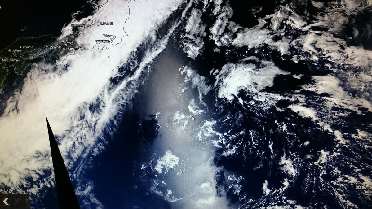 ALPHAtoZETAjpn's tweet photo. #イマソラ #人工衛星写真 #NASA_WORLDVIEW 
日本の太平洋沖に、何❔…大小いくつかのリング状の #雲 の一部、あるいは完全なリング状の雲がありますね🌀 https://t.co/EqpAGsRWGd