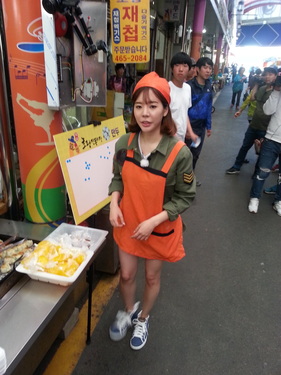 [PIC][16-05-2016]Sunny ghi hình cho chương trình "재래시장 살리자" của kênh JTBC tại Busan vào hôm nay - Page 2 CiqJ1UqUkAIkRRr