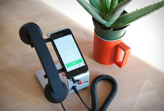 アプリコット V Twitter Iphoneを固定電話みたいに受話器で使えるドック Pop Desk デスクワークの人には便利ですよ T Co Msfc5tu6nt Iphone
