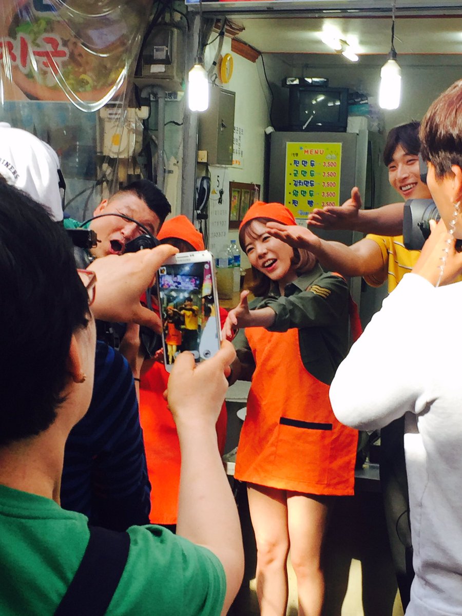 [PIC][16-05-2016]Sunny ghi hình cho chương trình "재래시장 살리자" của kênh JTBC tại Busan vào hôm nay CiqM41OVAAA25W2