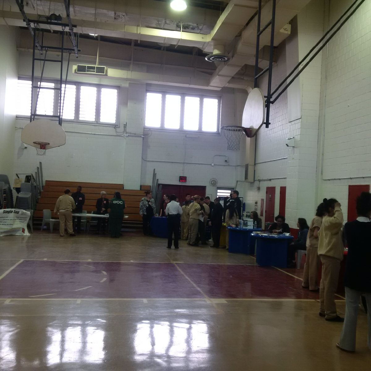 DepCommWalshDOC's tweet photo. @CorrectionNYC RMSC hosted an Adult Reentry resource fair.  Thanks to all providers for help with reentry questions https://t.co/ePH8QGQAZN