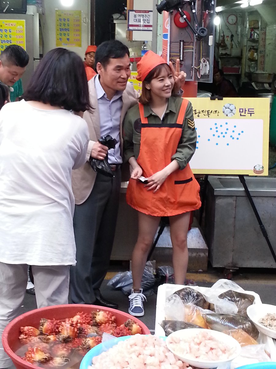 [PIC][16-05-2016]Sunny ghi hình cho chương trình "재래시장 살리자" của kênh JTBC tại Busan vào hôm nay CiqOXodVEAEa_np