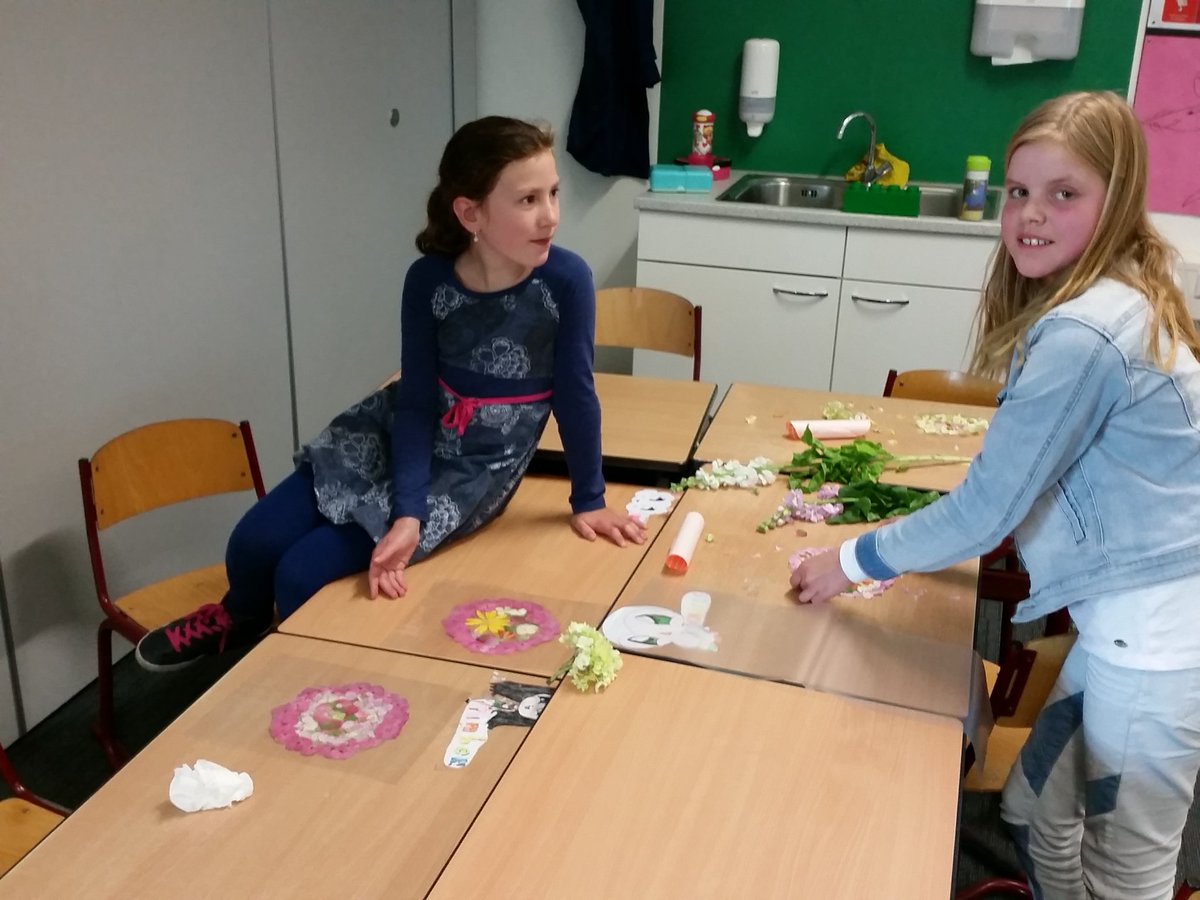 Bloemen mandala maken met Juf Saskia. Wat zijn ze fleurig en vrolijk geworden!