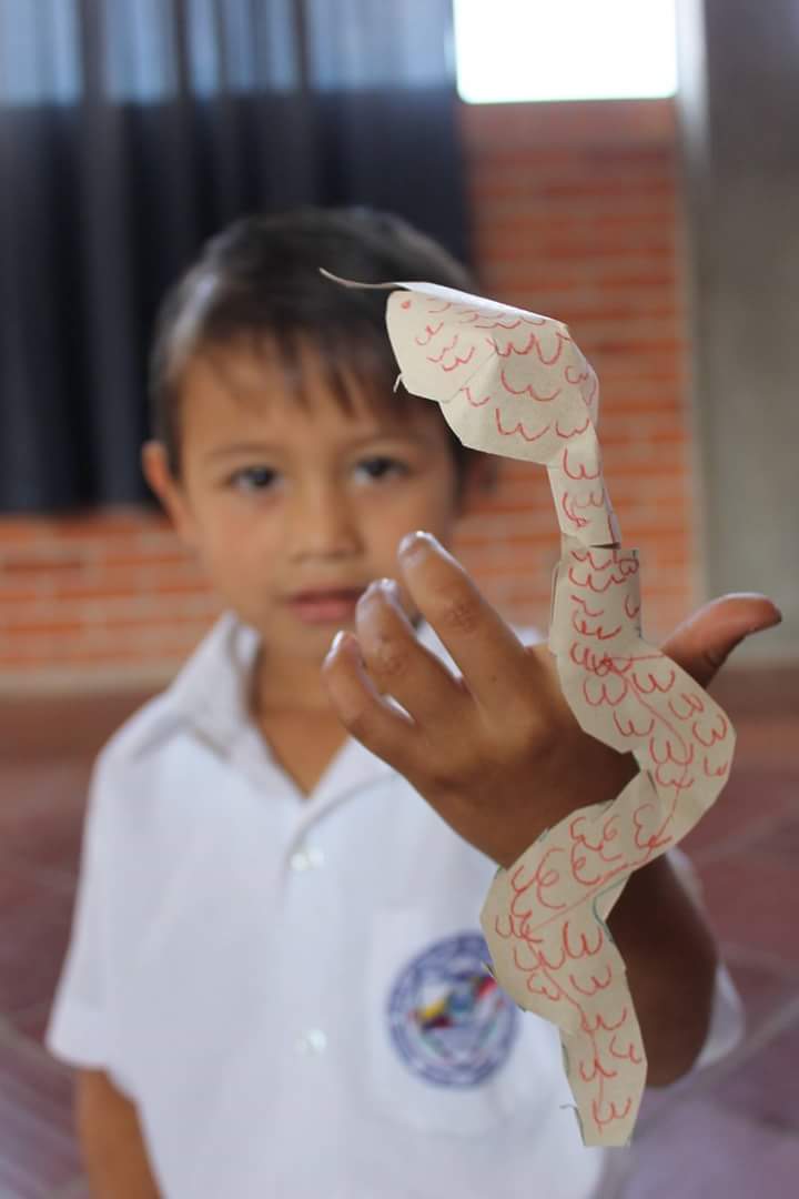 Chinampa_'s tweet photo. #SerpientesdeAmenazantesaAmenazadas
Los niños aprenden de serpientes en Santander. @ParquesColombia @jovenesambiente https://t.co/BRyutooSG8