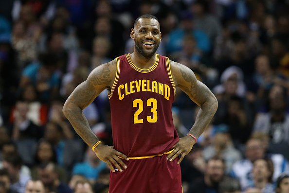 BleacherReport's tweet photo. LeBron James’ lifetime deal with Nike is worth more than $1 billion https://t.co/3aSTS010Gb https://t.co/eqthcDkvJw