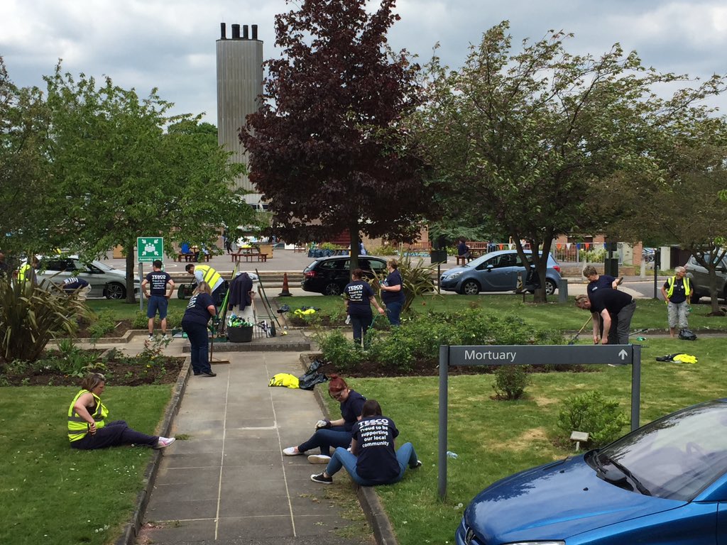 GillianpLambert's tweet photo. @tesconews Great work in the community supporting Broomfield hospital with volunteers from Tesco's group 29! https://t.co/OaCdD8fHPn