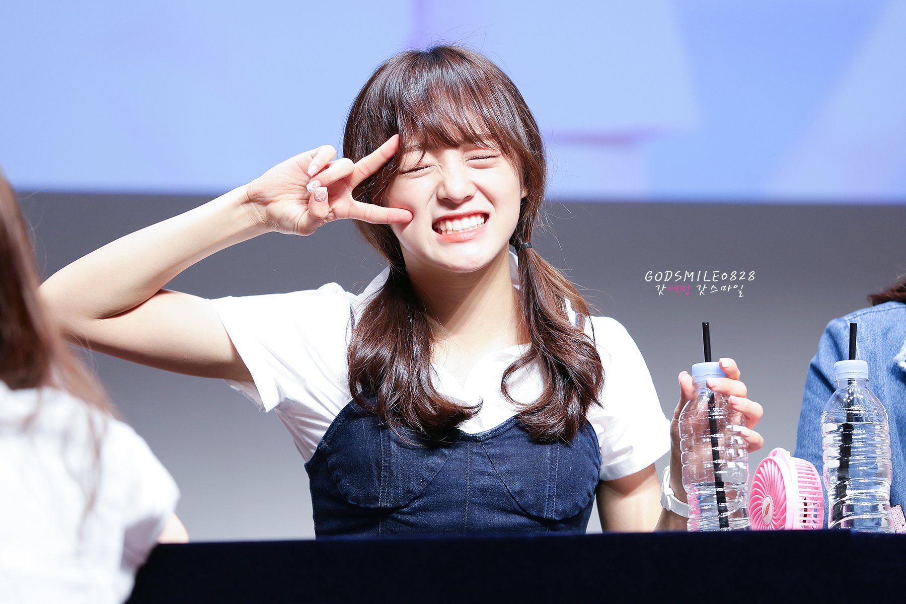 CiqYPMhU4AAW2oa.jpg:large