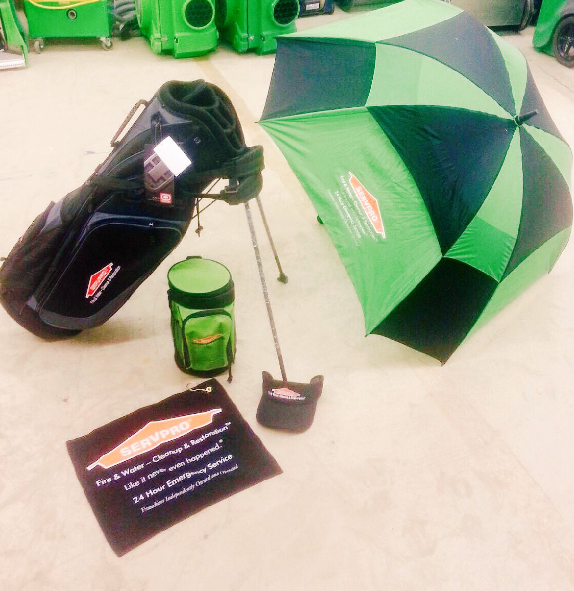 TheCigarBand's tweet photo. Another raffle item for #swineandstogies thanks to @SERVPRO #golf @ErnieLarge62 @WilliamBeavers @slong27 @MrsBosty https://t.co/FNtSyMHNFh
