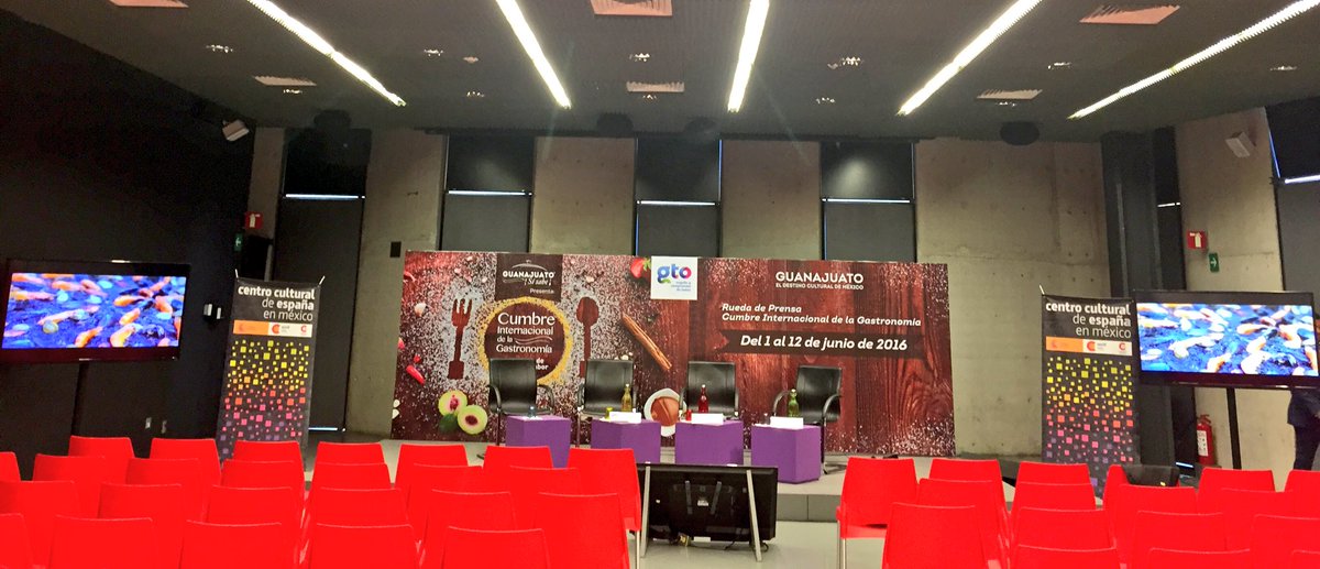 turismogobgente's tweet photo. Todo listo para la presentación de la #CumbreGastronómica 2016 en la #CDMX @ferolivera09 https://t.co/nGfUI4GIFN