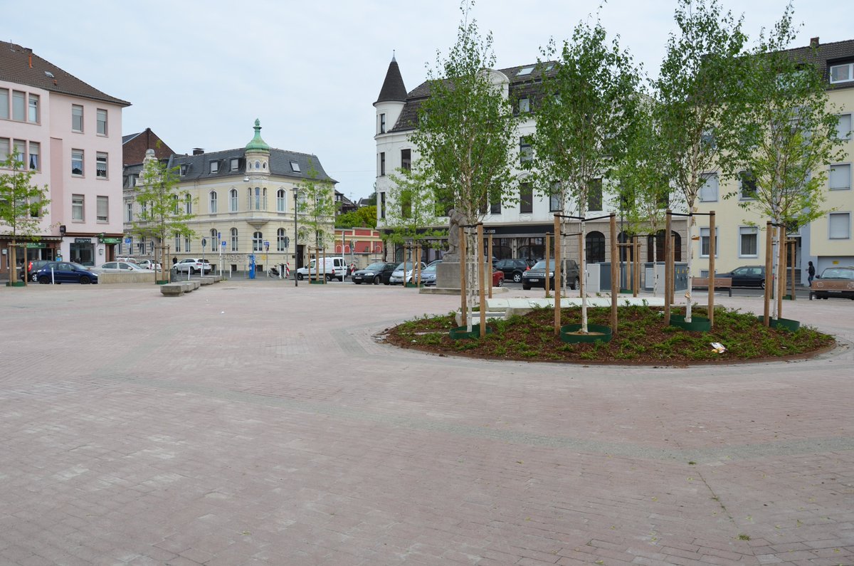 Eicken hat einen neuen Quartiersplatz: Umgestaltung des #Schillerplatzes abgeschlossen moenchengladbach.de/de/aktuell-akt… https://t.co/6sWjXNkven