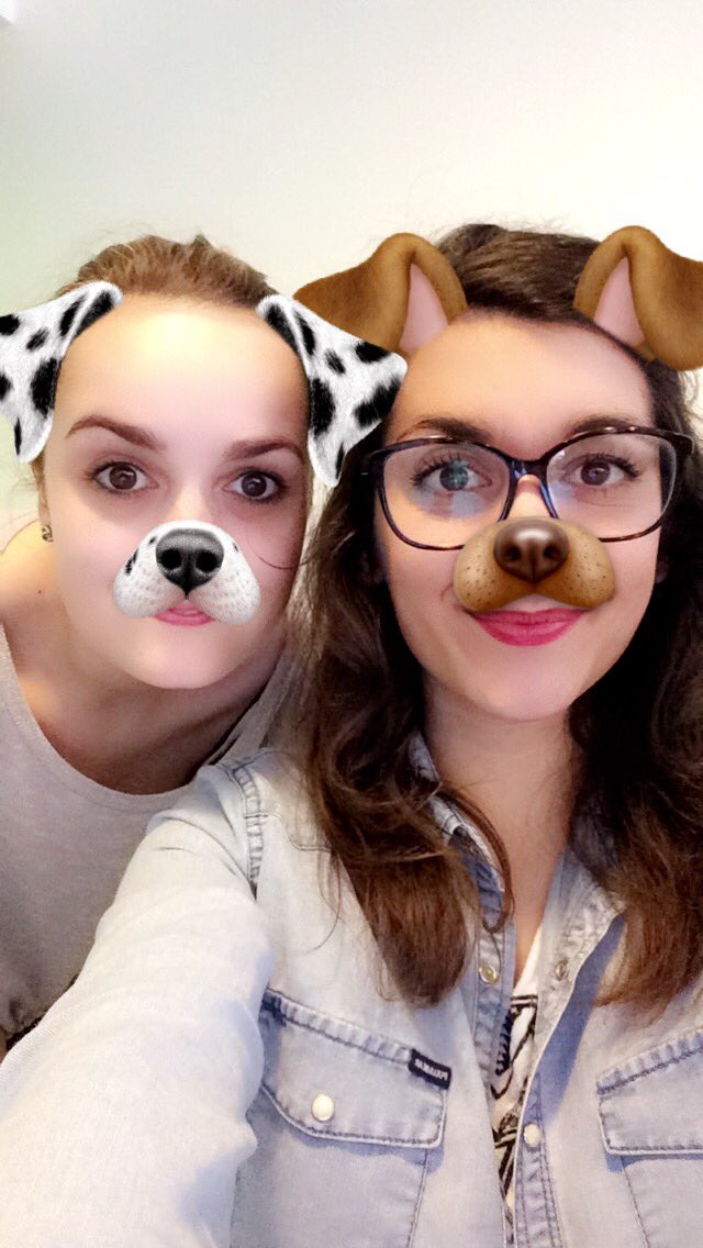 SURPRISE - Snapchat débarque avec non pas UN, mais DEUX chiens > double filtre > double bonheur. BOUUUM 🐶🐶
