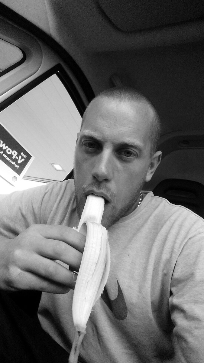 windyboi87's tweet photo. Always feel a bit gay when wating bananas #suckysucky https://t.co/cqBZ8ZfdSI