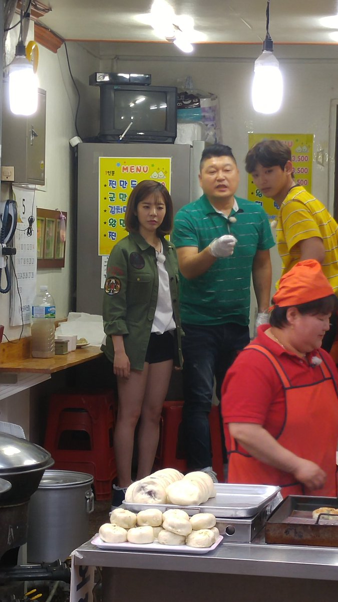 [PIC][16-05-2016]Sunny ghi hình cho chương trình "재래시장 살리자" của kênh JTBC tại Busan vào hôm nay - Page 3 CiqbXwgUgAEwtpx