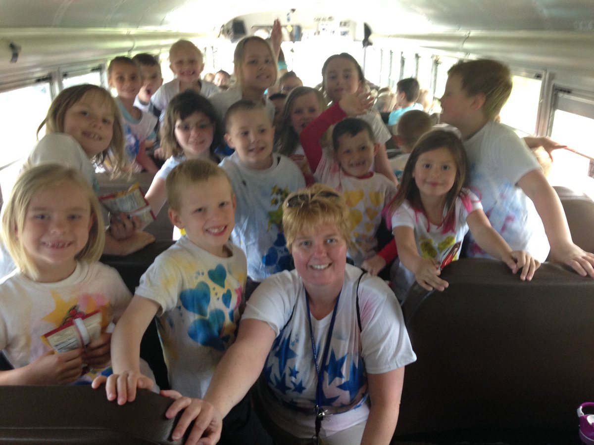 MrsDiercksClass's tweet photo. Excited for our field trip to the RAD zoo and Oxbow Park! @KMElem #radzoo #oxbowpark https://t.co/ZkTYFAeNCd