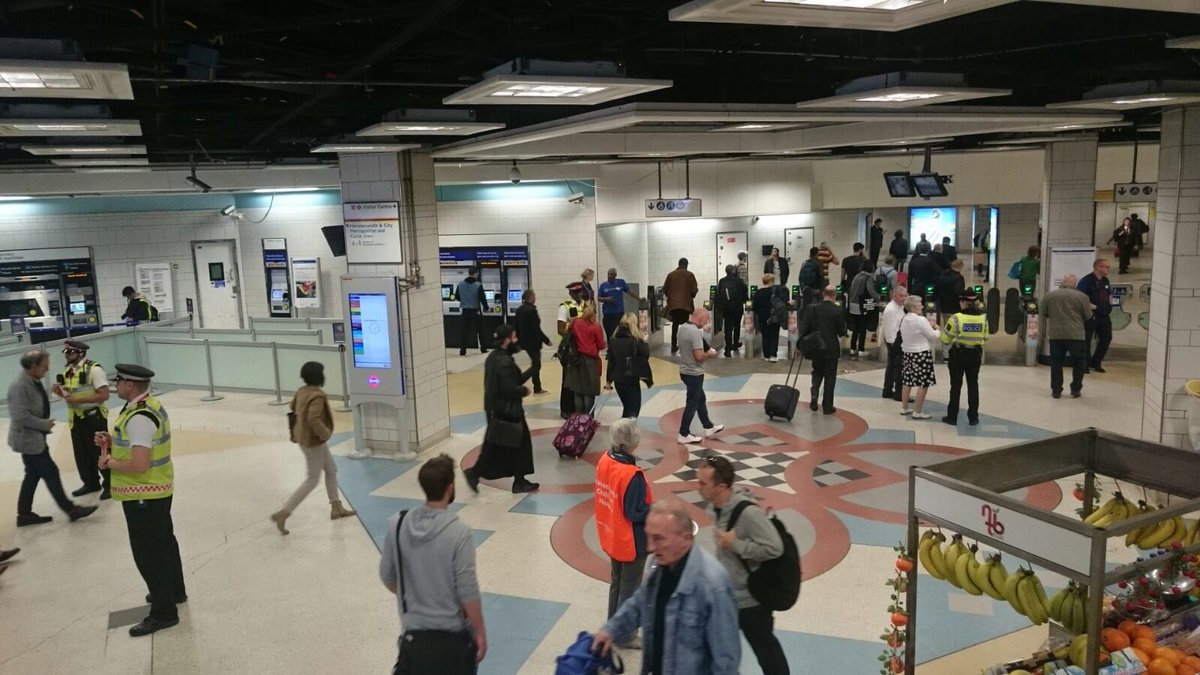 CityPolice's tweet photo. #ProjectServator deployment #LiverpoolStreetStation earlier today. https://t.co/HyqyA9xGyP