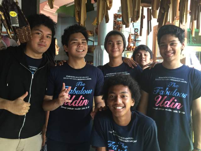 RT <a href="/AjilDitto_08/">Ajil</a>: Makasii tmn2 semua Bandung-Jogja-Surabaya-Malang-u rock guyss <a href="/Starvisionplus/">Kharisma Starvision</a> <a href="/OFC_BFAjilNEW/">BestFriendsAjil</a>