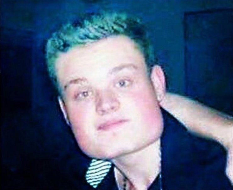 CauseWereGuys's tweet photo. This the guy that didn't come when his friends said "be there or be square" https://t.co/WcRpylV7DJ