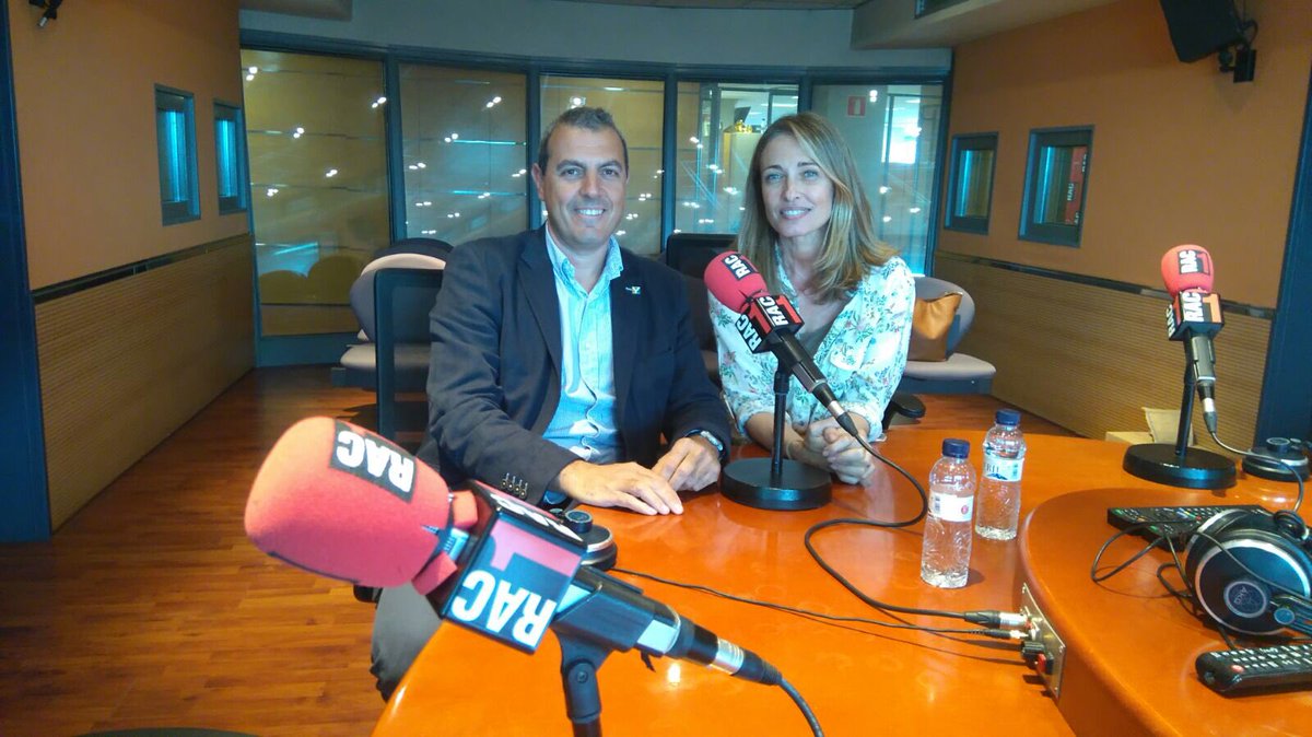 guillemaris's tweet photo. Encantat de participar al @teprac1 amb @autoocupacio #socelquevullser #espaidemprenedoria @rac1 @bizbarcelona https://t.co/rG2IU0xipB