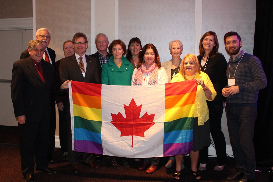 CDPDJ1's tweet photo. Les membres de #CASHRA2016 soulignent la Journée contre #homophobie et #transphobie #IDAHOT2016 https://t.co/60dk09fNBy