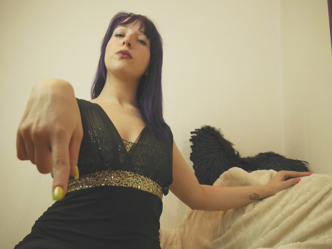 Na da startet ja gerade was neues ;-) #violettaangel #lady-violetta https://t.co/27TSkZpJzF<a href="/tag/violettaangel"class="tags">#violettaangel</a><a href="/tag/lady"class="tags"><span>#lady</span></a>