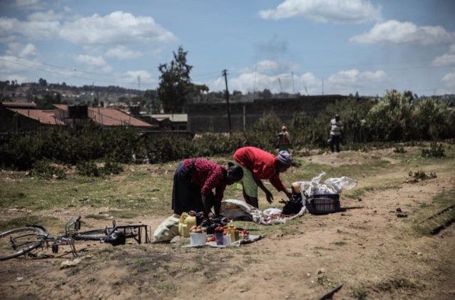 FAOeagriculture's tweet photo. Learn how #DigitalTechnology transforms #women’s lives in western #Kenya https://t.co/dWrtK0FRj7 #Agritools #ICT4Ag https://t.co/I3PVo4caYb