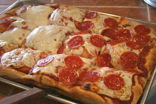 RT if you want this in your mouth 🍕❤️