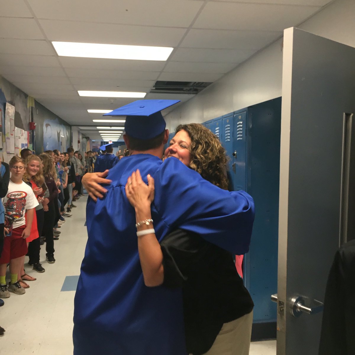 CounselorsofHHS's tweet image. Making our way through the JH #hhsclassof2016 #hawksreachhigher