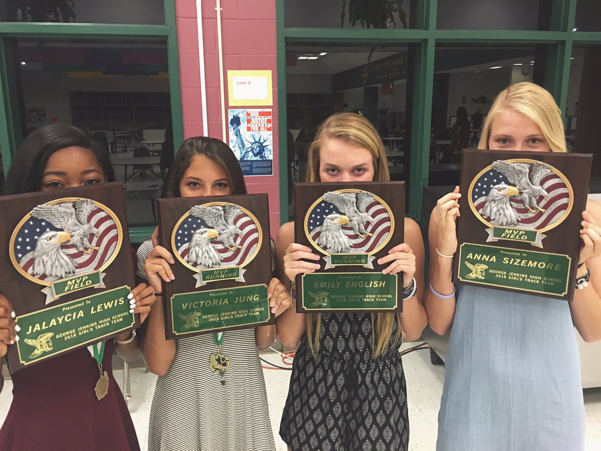 anna_sizemore3's tweet photo. it's been a blast #track2016 https://t.co/mVbjqyfYOt