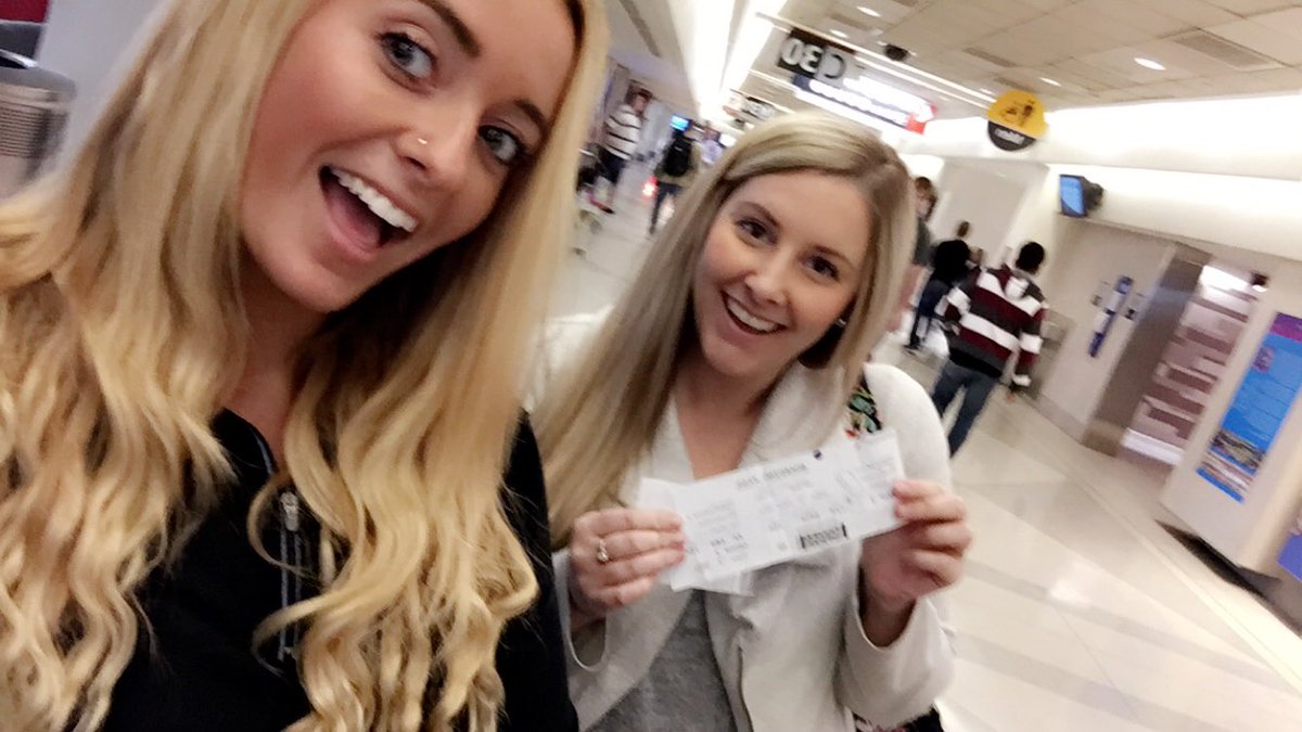 lamurawski's tweet image. Headed to Vegas for #ConvCon! See you there!!