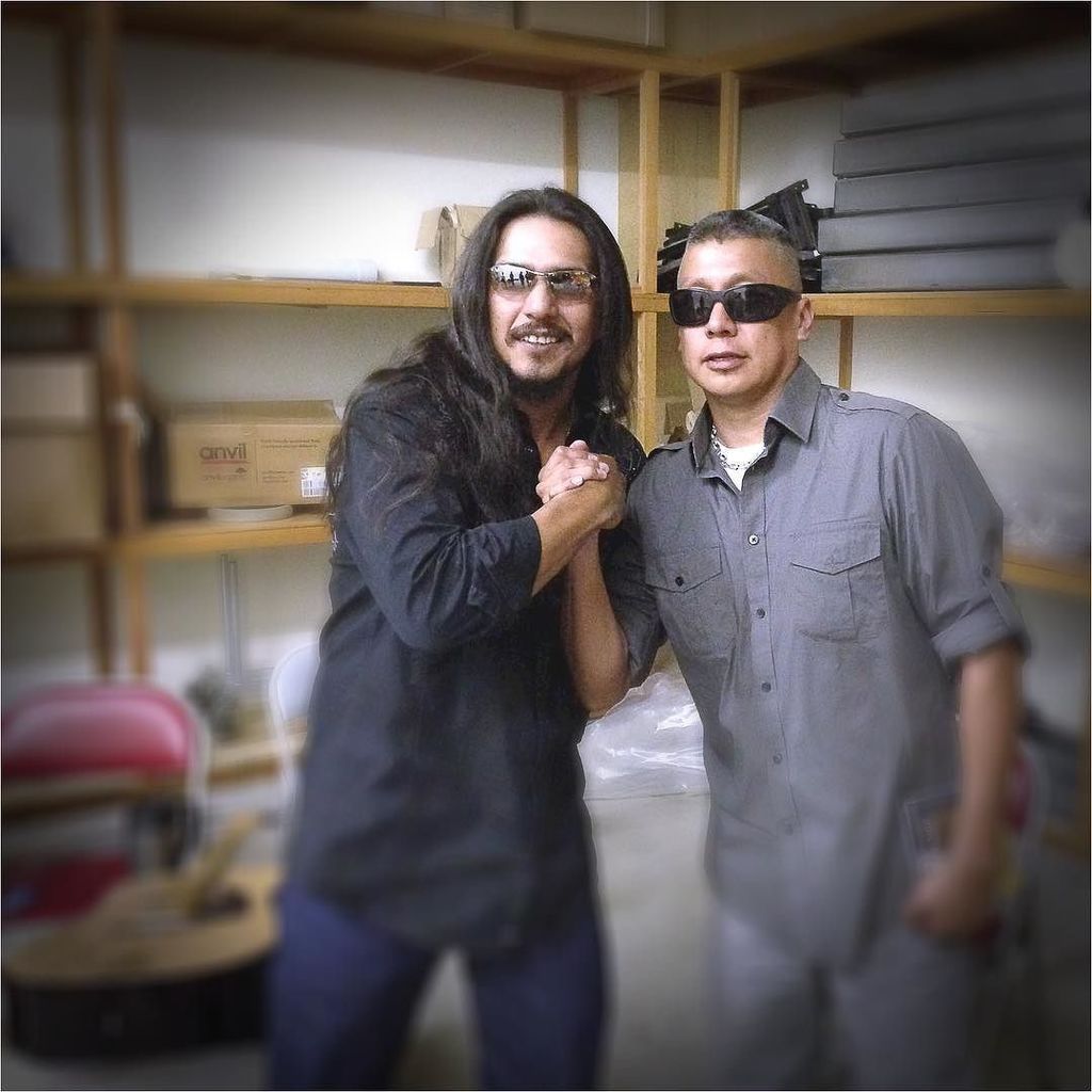 JazminDeLaCruzS's tweet photo. Hanging with Henry Garza warming up guitars before showtime #greenroom #loslonelyboys #henrygarza @los_lonely_boys … https://t.co/ZaRC5gL18a