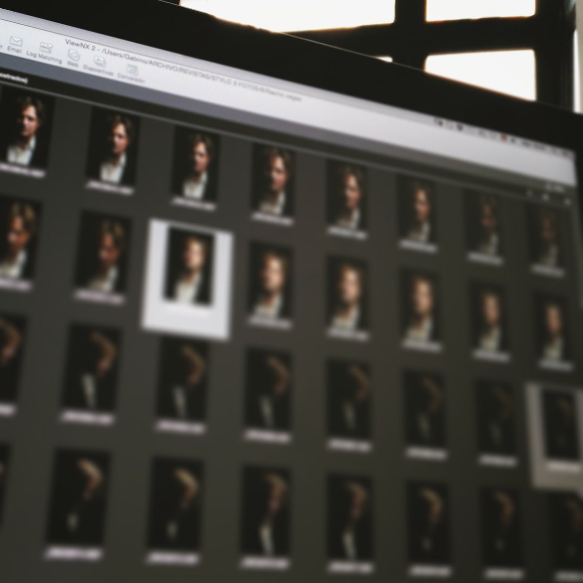 Stylo_3's tweet photo. Seleccionando la foto de portada...ya queda menos para el próximo número de @Stylo_3 #portada #revista #protagonista https://t.co/RjwYiuN0NW