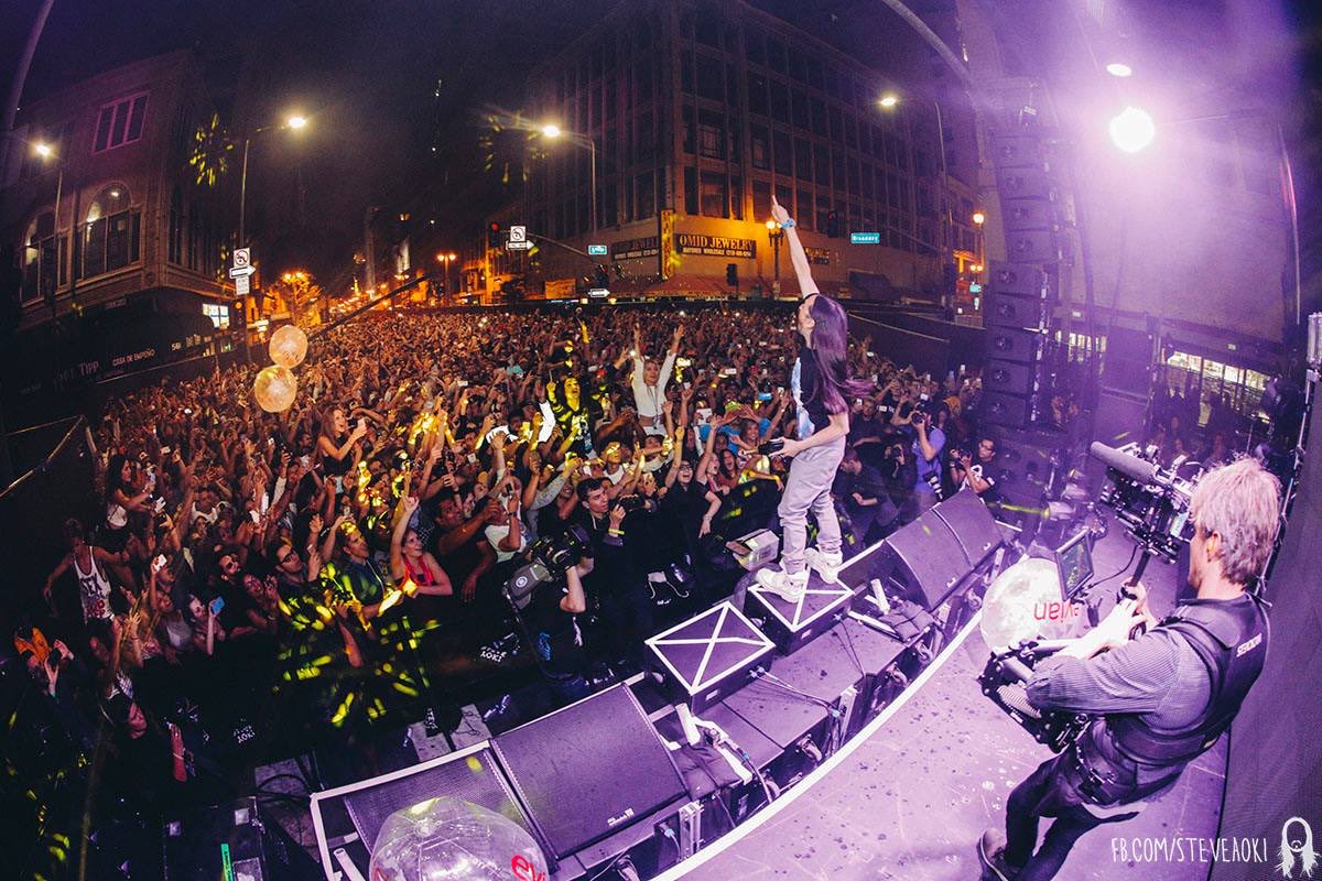 One year ago we took over the streets of Downtown Los Angeles for #LAoki! My squaaad! 🙌❤️🙏 https://t.co/VOSVCmt2hS