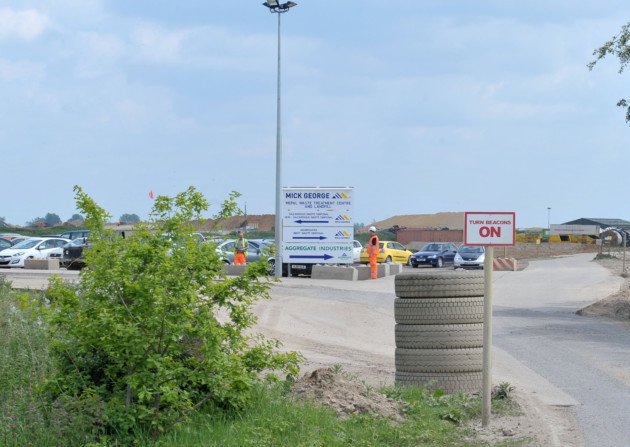 elystandard's tweet photo. On the scene of #Mepal quarry #BlockFenDrove #Fenland where a human head was found yesterday https://t.co/Z9bqB0W2Lk https://t.co/9E30BB1gdM